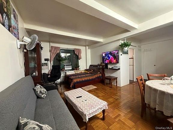 4th image of 1670 Metropolitan Avenue #3F