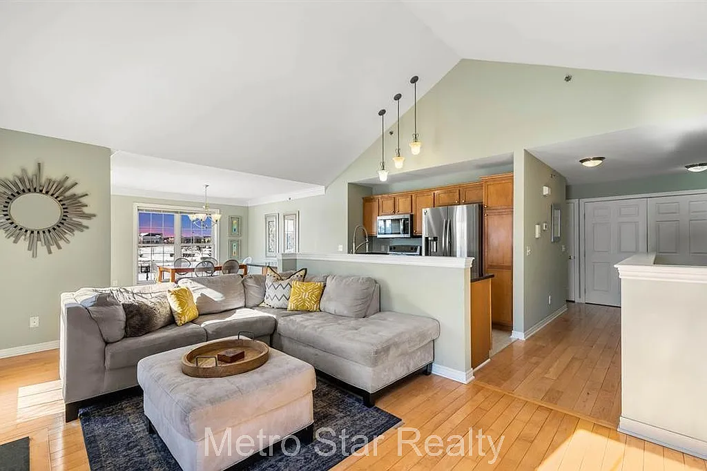 2 bed, 1463 sqft, $2,200 — Photo 4
