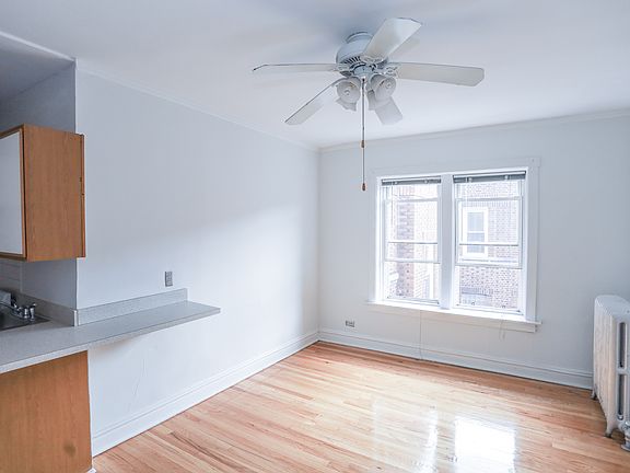 3rd image of 656 W Oakdale Ave APT 3B