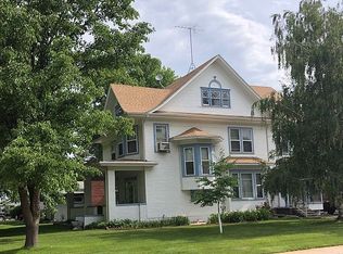 1002 Tilden St, Holdrege, NE 68949