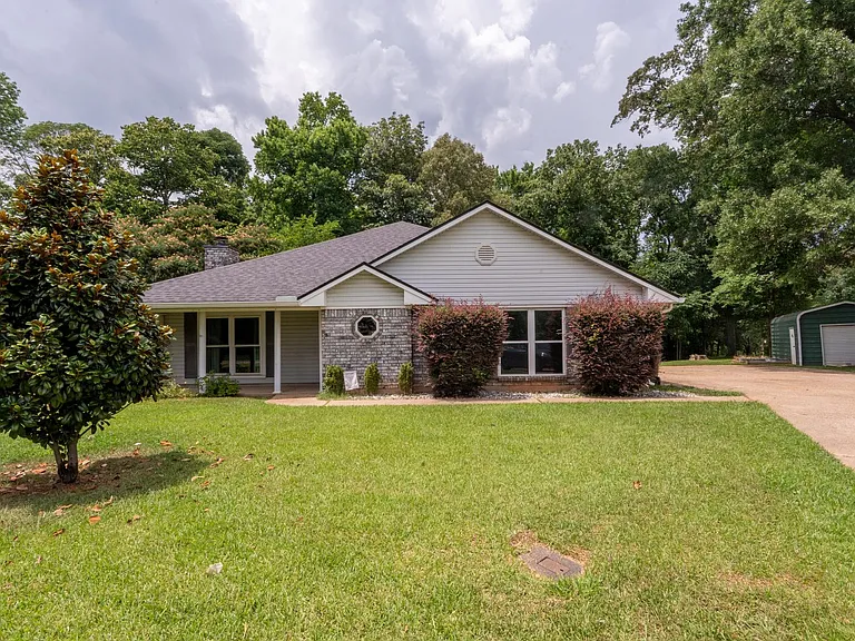 8052 Fernwood Cir — Photo 1