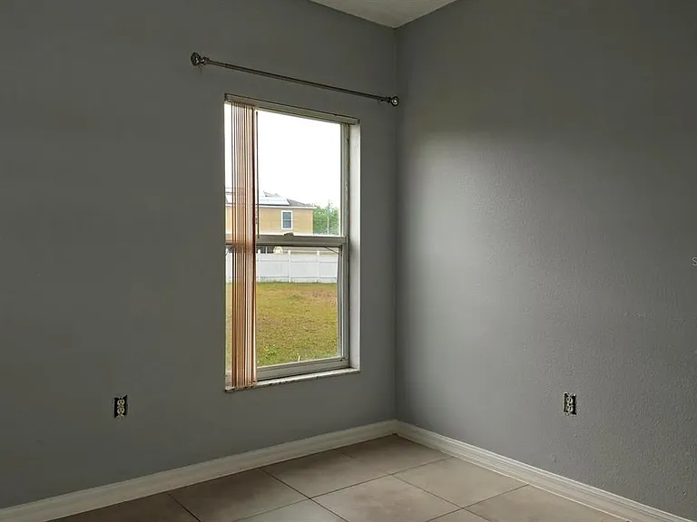 752 Paris Dr — Photo 6