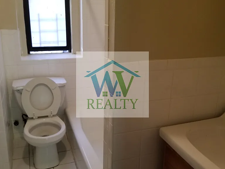 2835 Bainbridge Ave #B6 — Photo 12