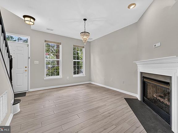 4th image of 932 Harrison Cir