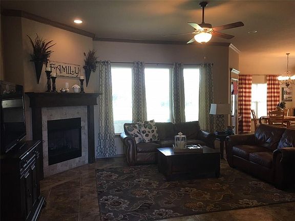 4th image of 1717 Rockview Dr
