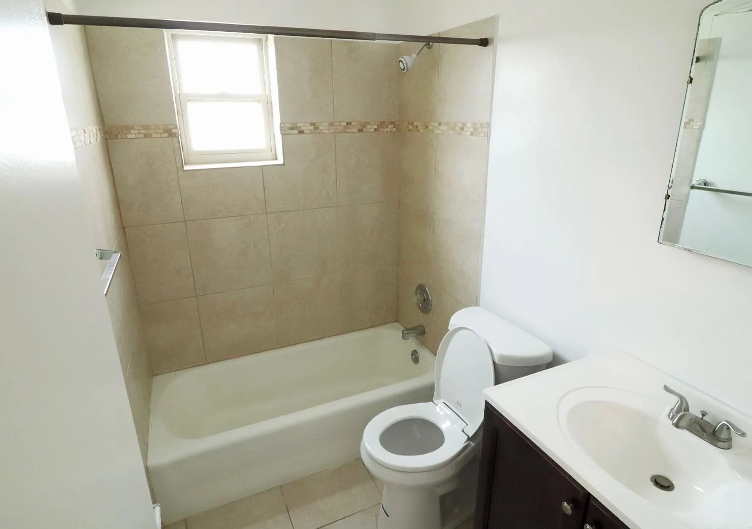 1 bed, 650 sqft, $1,000 — Photo 4
