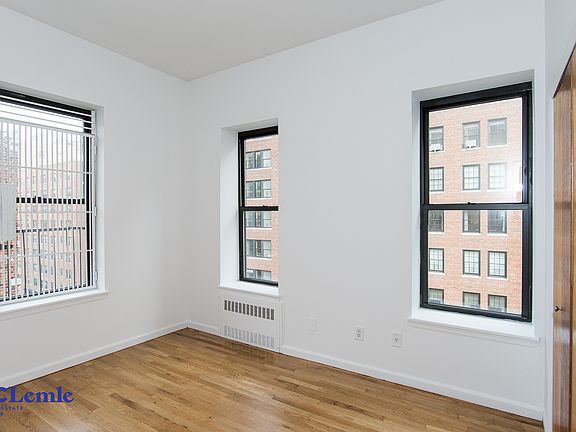 4th image of 1324 Lexington Ave #6RW