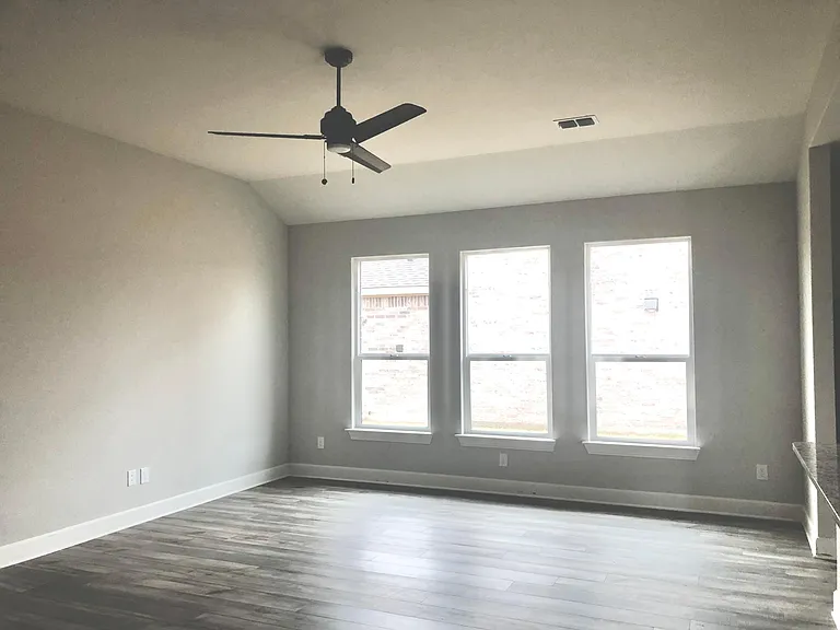 617 Harbor Oaks Dr — Photo 5