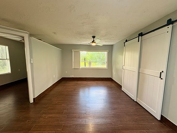 4th image of 2177 Lake Dr Unit 1