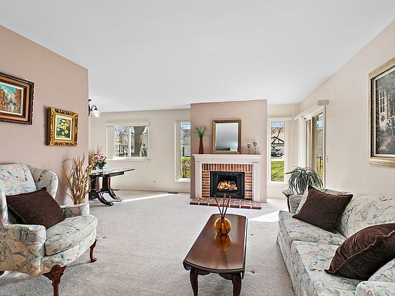 4th image of 36 Waterbury Ln #1
