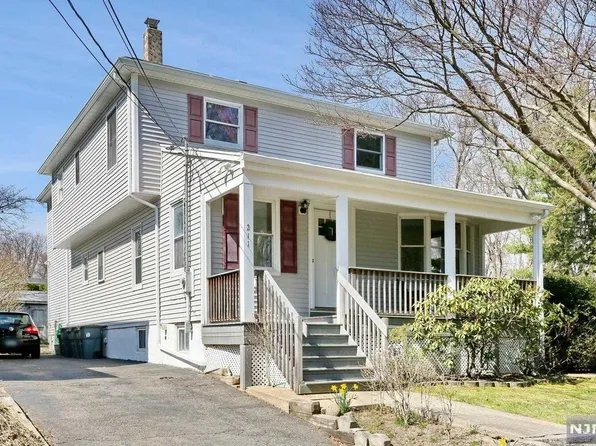 211 Lincoln Ave, Oradell, NJ 07649