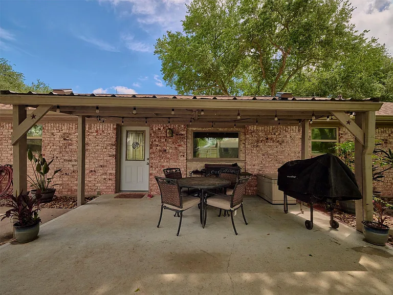9326 Kostelnik St — Photo 40