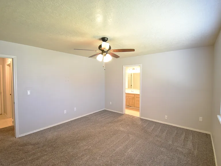 354 E Carver Dr — Photo 15