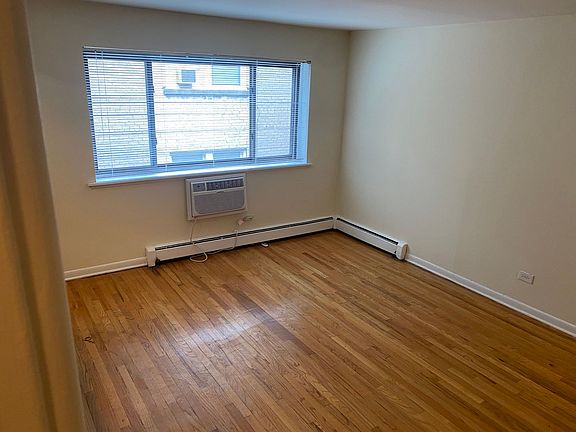 2nd image of 421 W Barry Ave #421-412