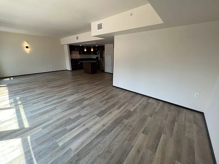 Galaxie High Rise Apartments — Photo 32