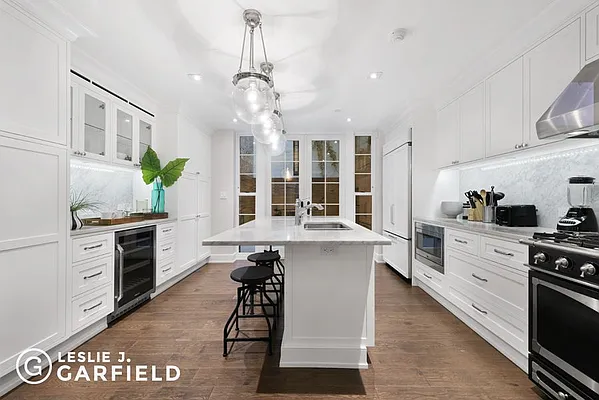 Sold by Leslie J. Garfield | media 6