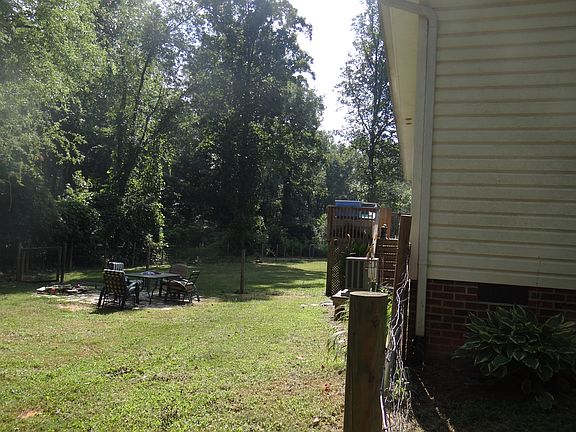 3rd image of 25 Forest Hill Ct