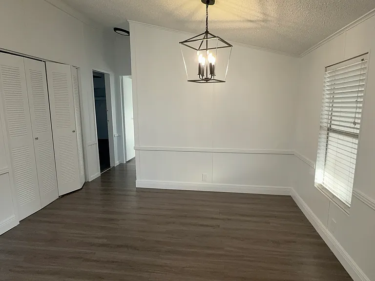 1051 Hawthorn St — Photo 28