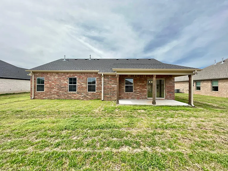 904 Maple View St — Photo 8