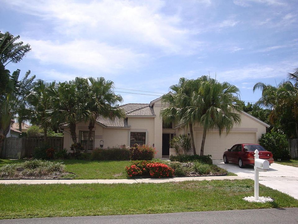 1st image of 16 Dogwood Cir