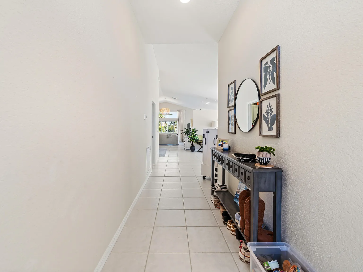3 bed, 2.0 bath, 1922 sqft, $7,500 — Photo 4