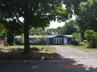 985 S 14th St, Niles, MI 49120