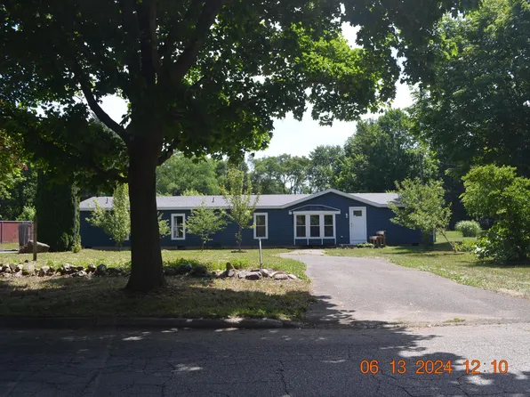 985 S 14th St, Niles, MI 49120