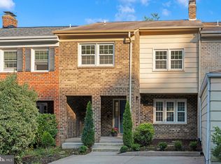 1135 Moorefield Hill Ct SW, Vienna, VA 22180