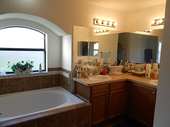 4th image of 2483 Sunset Cir