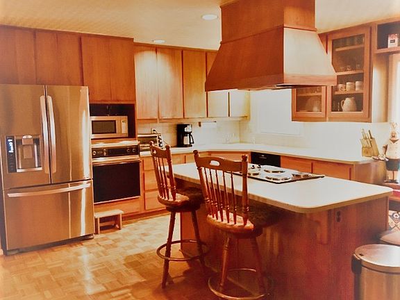 4th image of 1292 Latonia Park