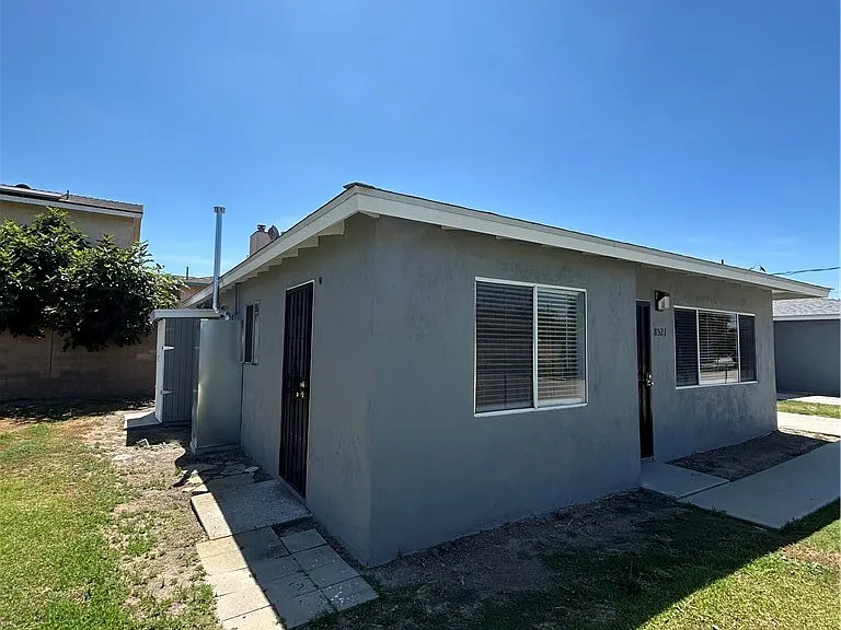 8523 Cedar St — Photo 2