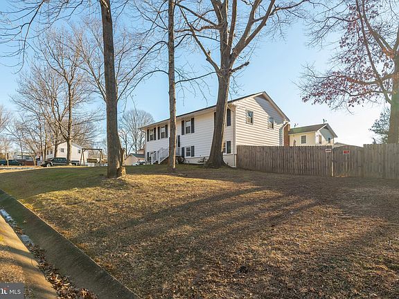 2nd image of 6100 Oak Grove Dr