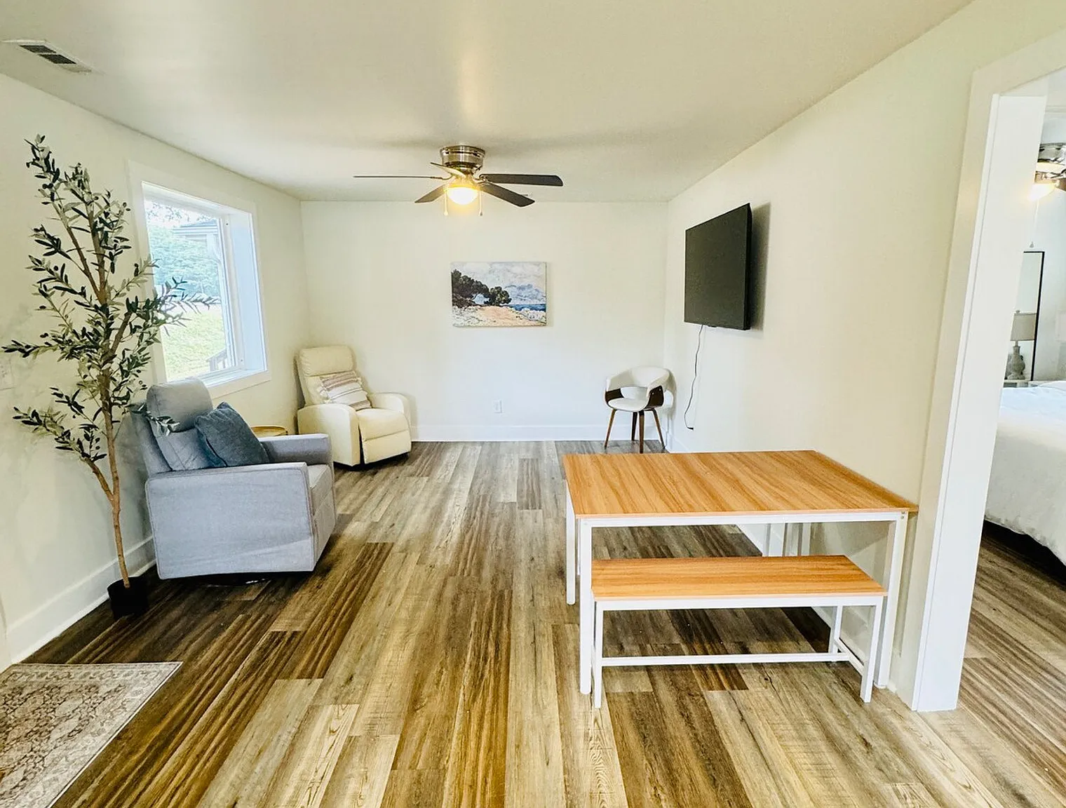 2 bed, 1.0 bath, $2,877 — Photo 2
