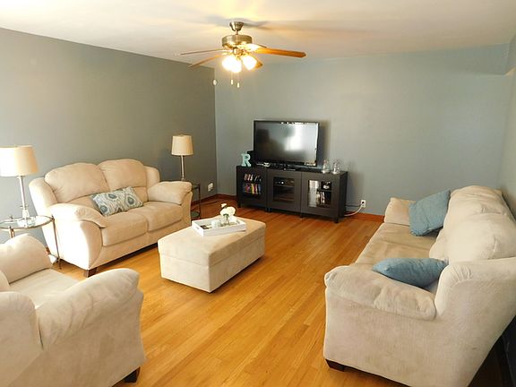 3rd image of 8708 Sproat Ave