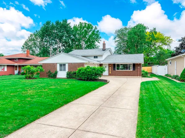 24732 Mitchell Dr, North Olmsted, OH 44070