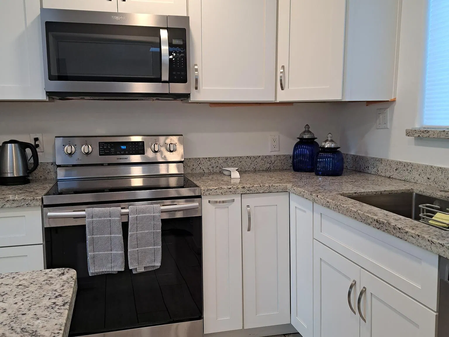 434 S Vista Del Rio — Photo 2