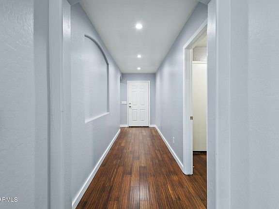 3rd image of 10618 W WINDSOR Avenue