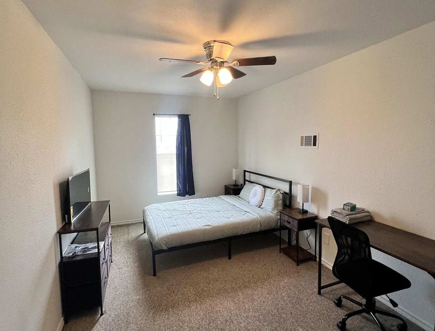 4 bed, 3.5 bath, 2484 sqft, $750 — Photo 2