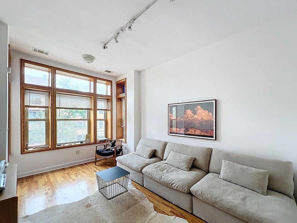 1st image of 1540 N Artesian Ave APT 2F