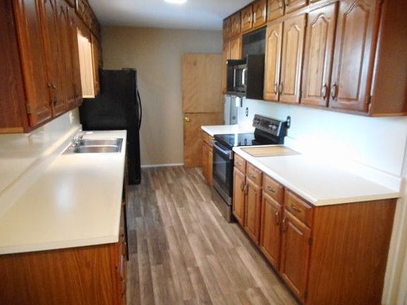 5th image of 747 Joyceil Dr