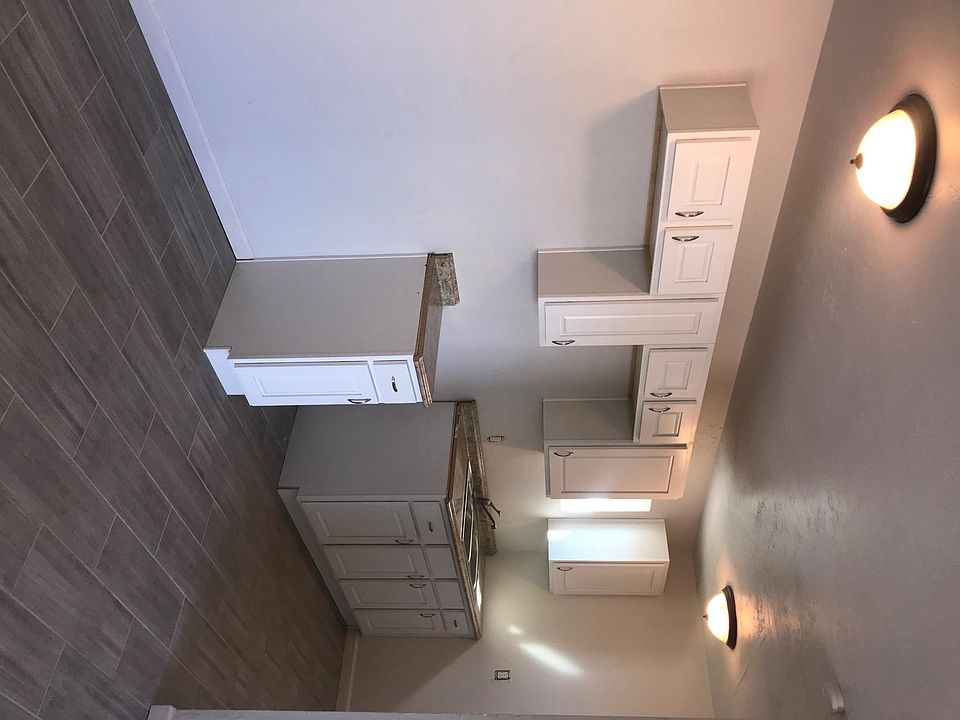 2nd image of 1930 W Van Buren St APT 1