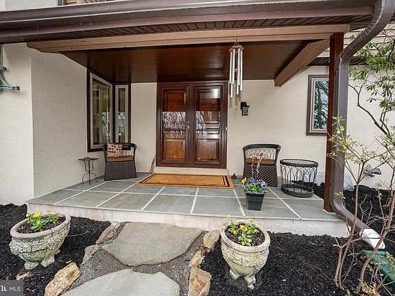 3rd image of 524 Pugh Rd