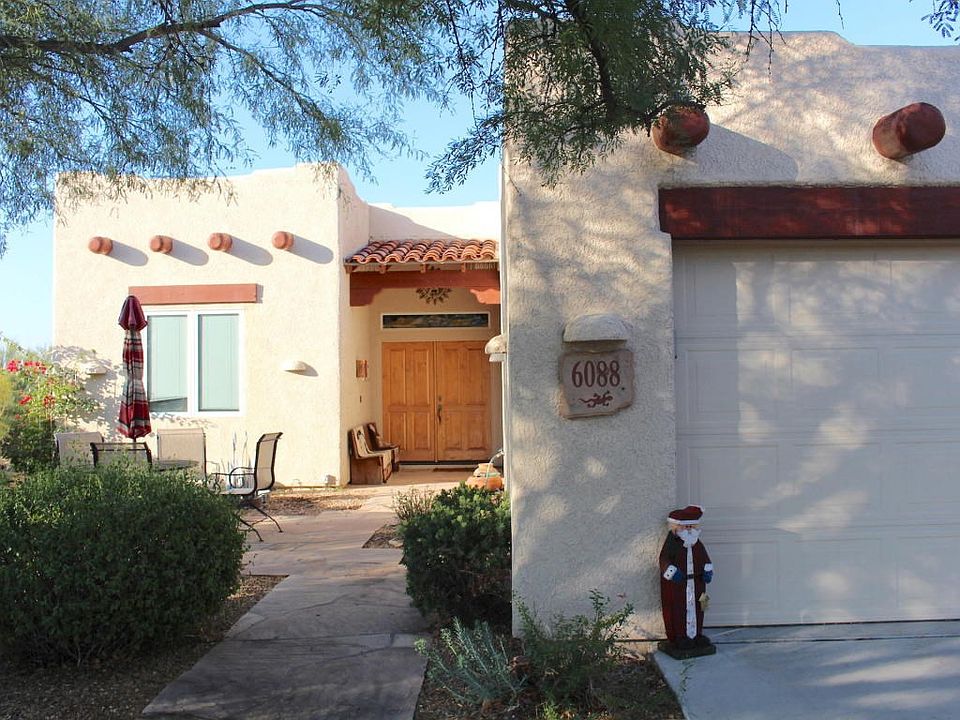 Lovely home backs up to Tucson Mntn Park