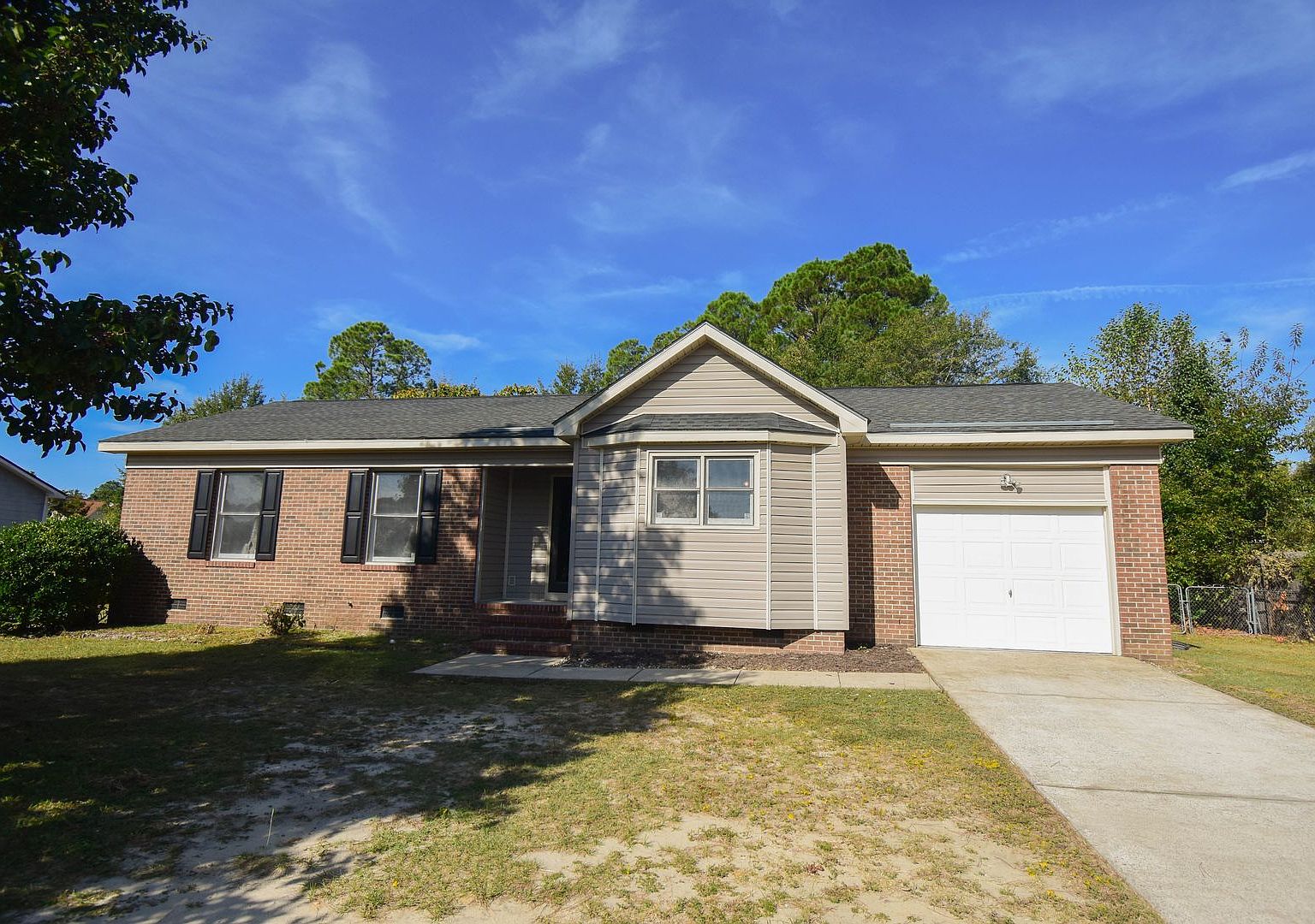 house on the hillまとめ売り Hendrix Model Home Design in Ascente by Toll Brothers - Silverskye