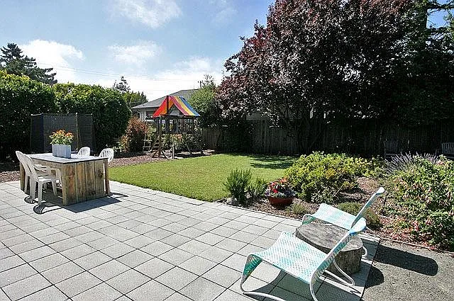531 Kenyon Ave — Photo 20