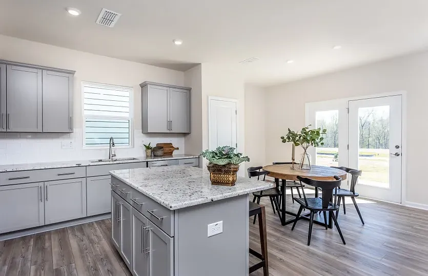 3 bed, 1923 sqft, $1,999 — Photo 2