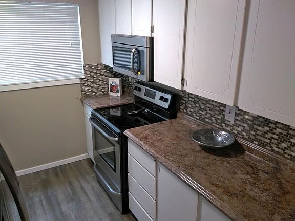 4th image of 97 Jefferson Pl #C