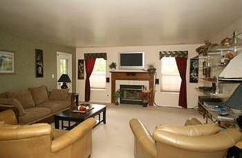 3rd image of 1455 Greens Ct