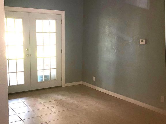 5th image of 716 Phillips Dr