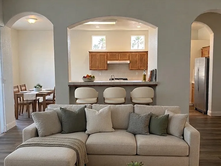 9226 N Jade Ave — Photo 2